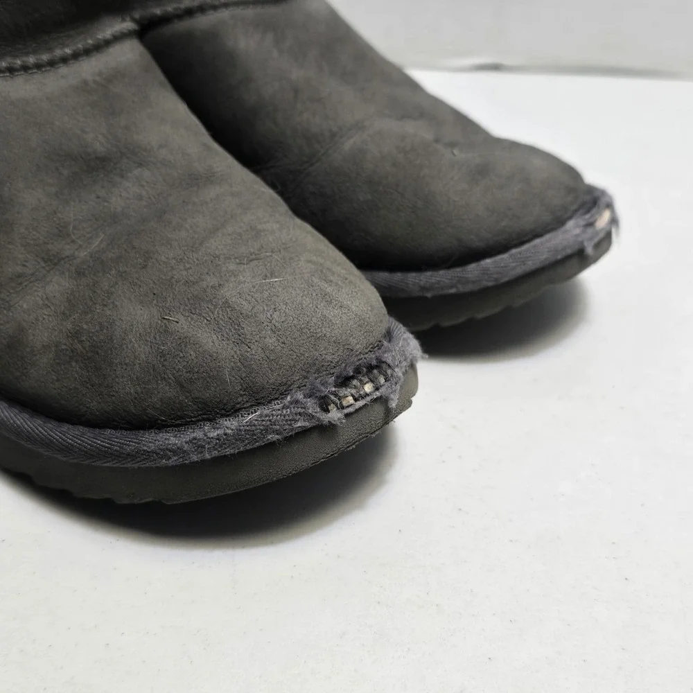 UGG Kids Classic II Short Cuff Boots 1017703K Gray Sheepskin Big Kids Sz 6